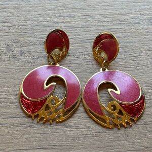 Vt 80s/90s  Signed Berebi Lge Dangling Disk Gold Tone Earrings Pink Color Enamel